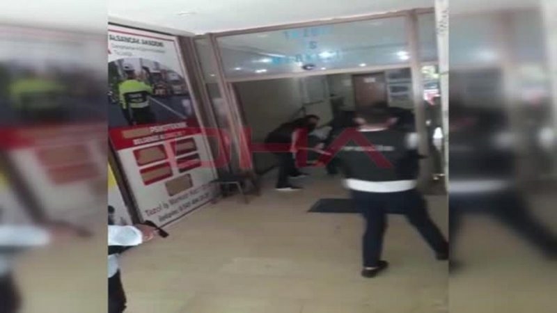 İzmir`de, HDP il binasında silahlı saldırı: 1 ölü (8)